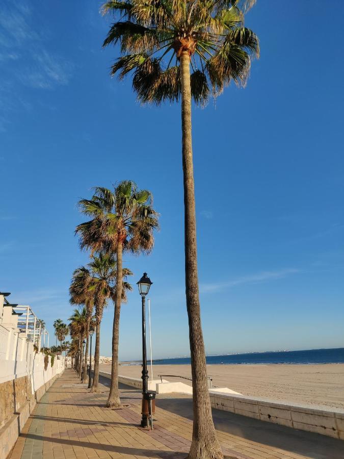 Atico Al Sol En Primera Linea De Playa Apartment Rota Exterior photo