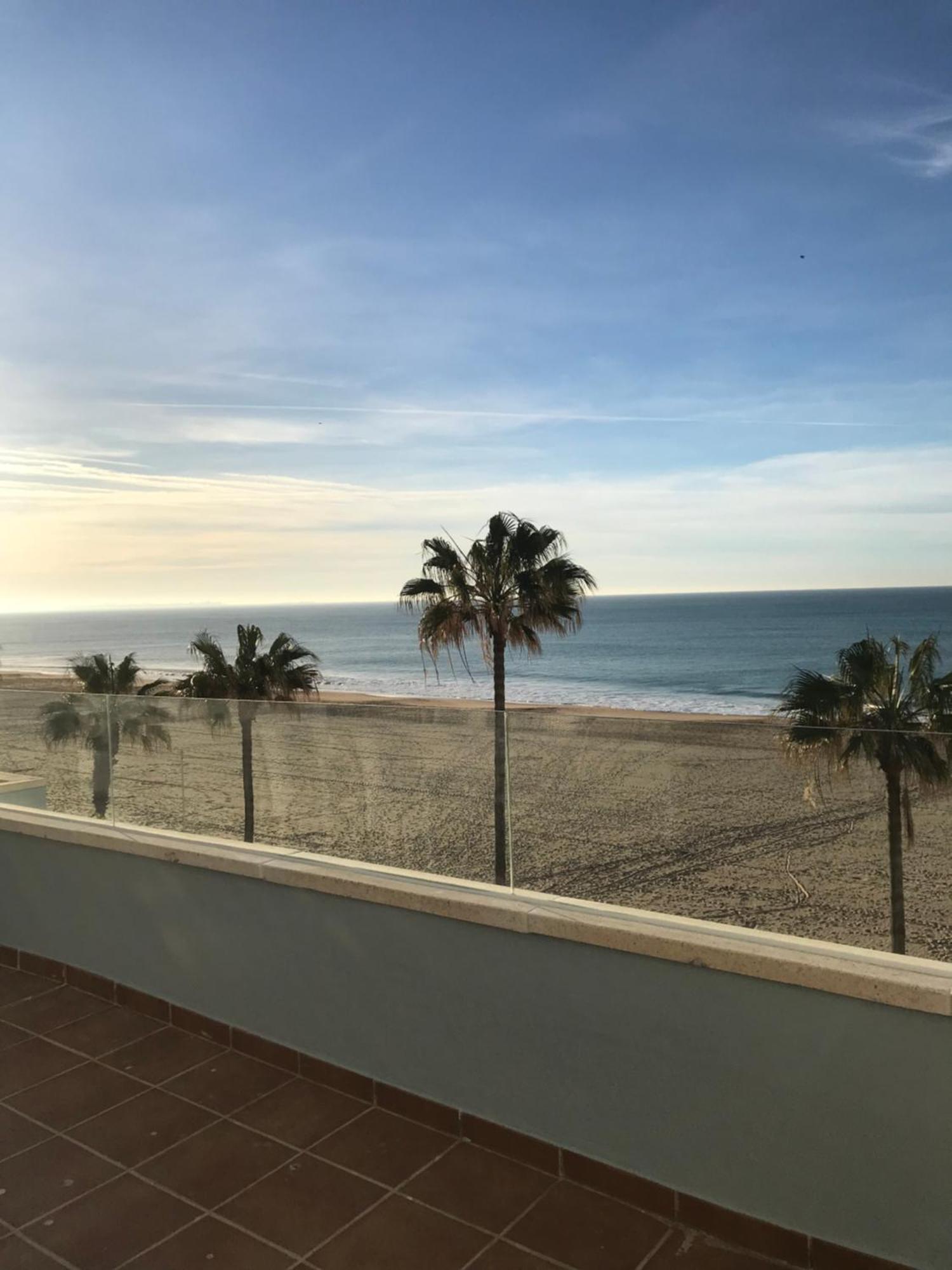 Atico Al Sol En Primera Linea De Playa Apartment Rota Exterior photo
